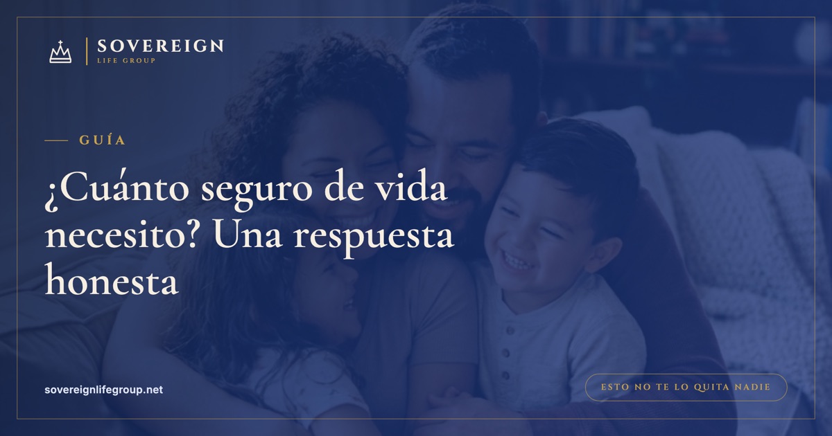 Un padre o madre en la mesa de la cocina calculando cuánto seguro de vida necesita para su familia