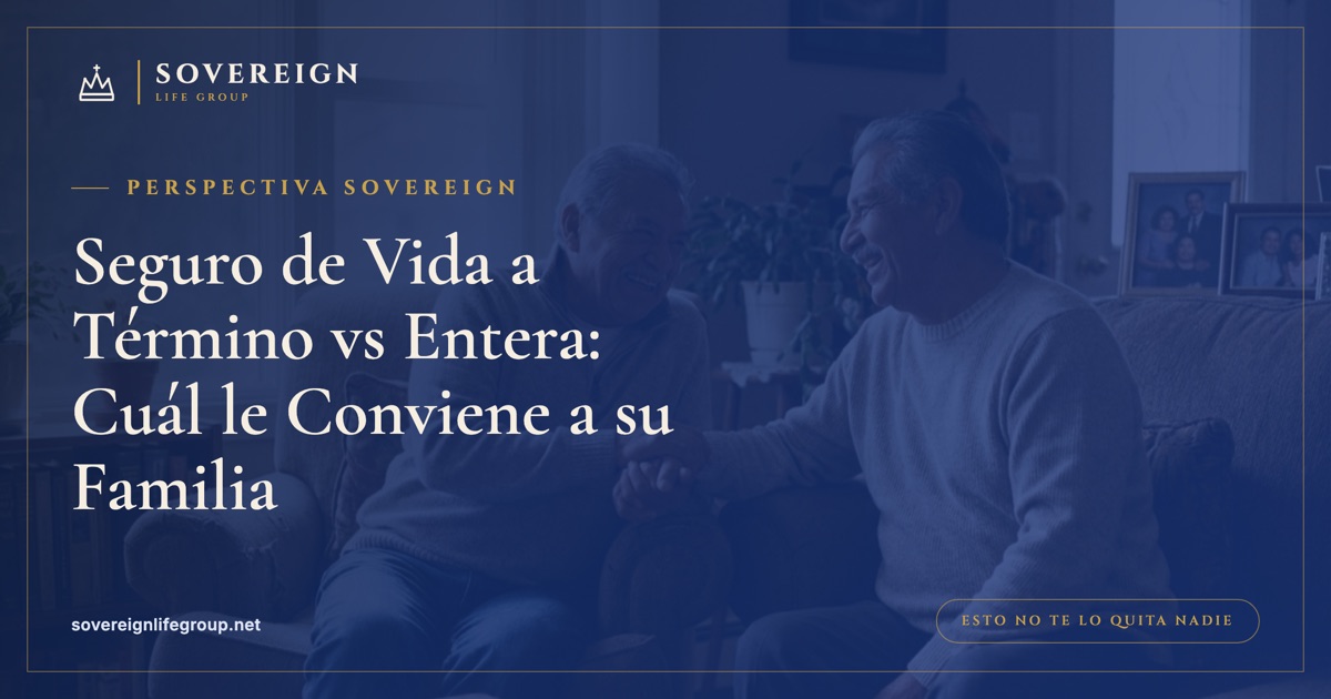 Una familia latina en casa comparando el seguro de vida a término vs entera para decidir cuál les conviene